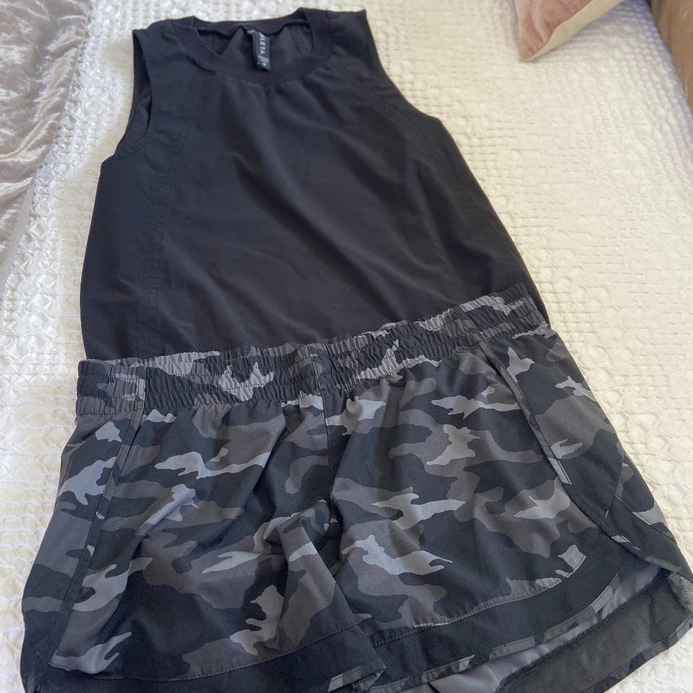 Athleta Mesh Racer Run Shorts